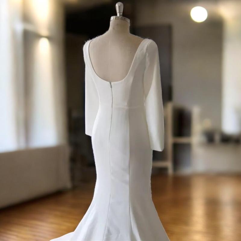 Robe de mariée moderne à col carré / Robe de mariée sirène à manches longues avec traîne / Robe de mariée personnalisée / Mariée grande taille / Robe élégante en crêpe