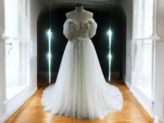 Robe de mariée romantique en tulle doux | Manches bouffantes amovibles | Robe de mariée en dentelle appliquée | Mariée grande taille | Robe de mariée personnalisée