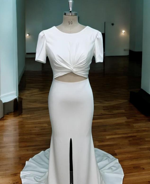 Robe de mariée à découpes | Robe de mariée à manches courtes avec fente | Robe de mariée moderne avec traîne