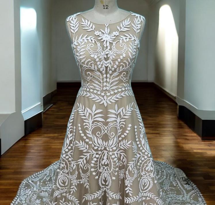 Robe de mariée bohème en dentelle sans manches | Robe de mariée élégante coupe A avec traîne | Robe de mariée chic en dentelle